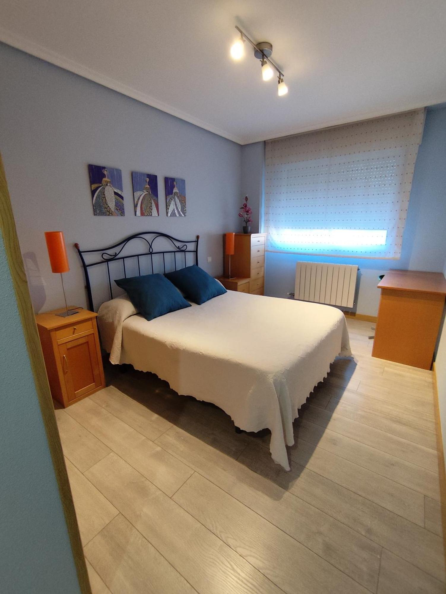 piso de tres dormitorios con garaje y todos los servicios cerca Burgo Exterior foto