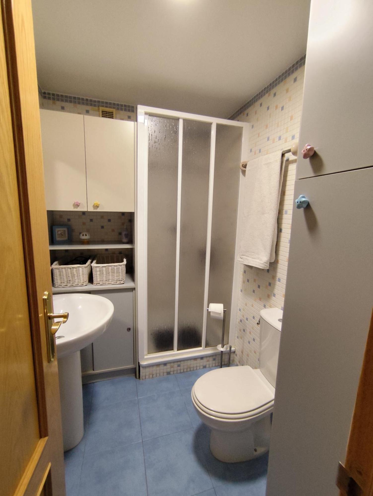 piso de tres dormitorios con garaje y todos los servicios cerca Burgo Exterior foto