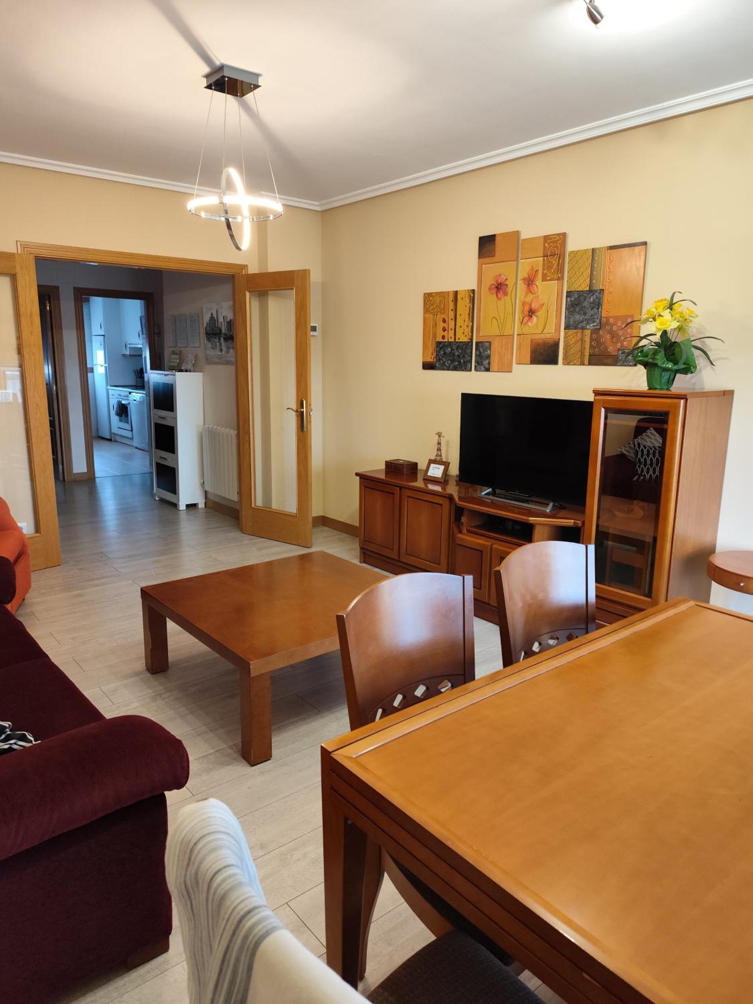 piso de tres dormitorios con garaje y todos los servicios cerca Burgo Exterior foto
