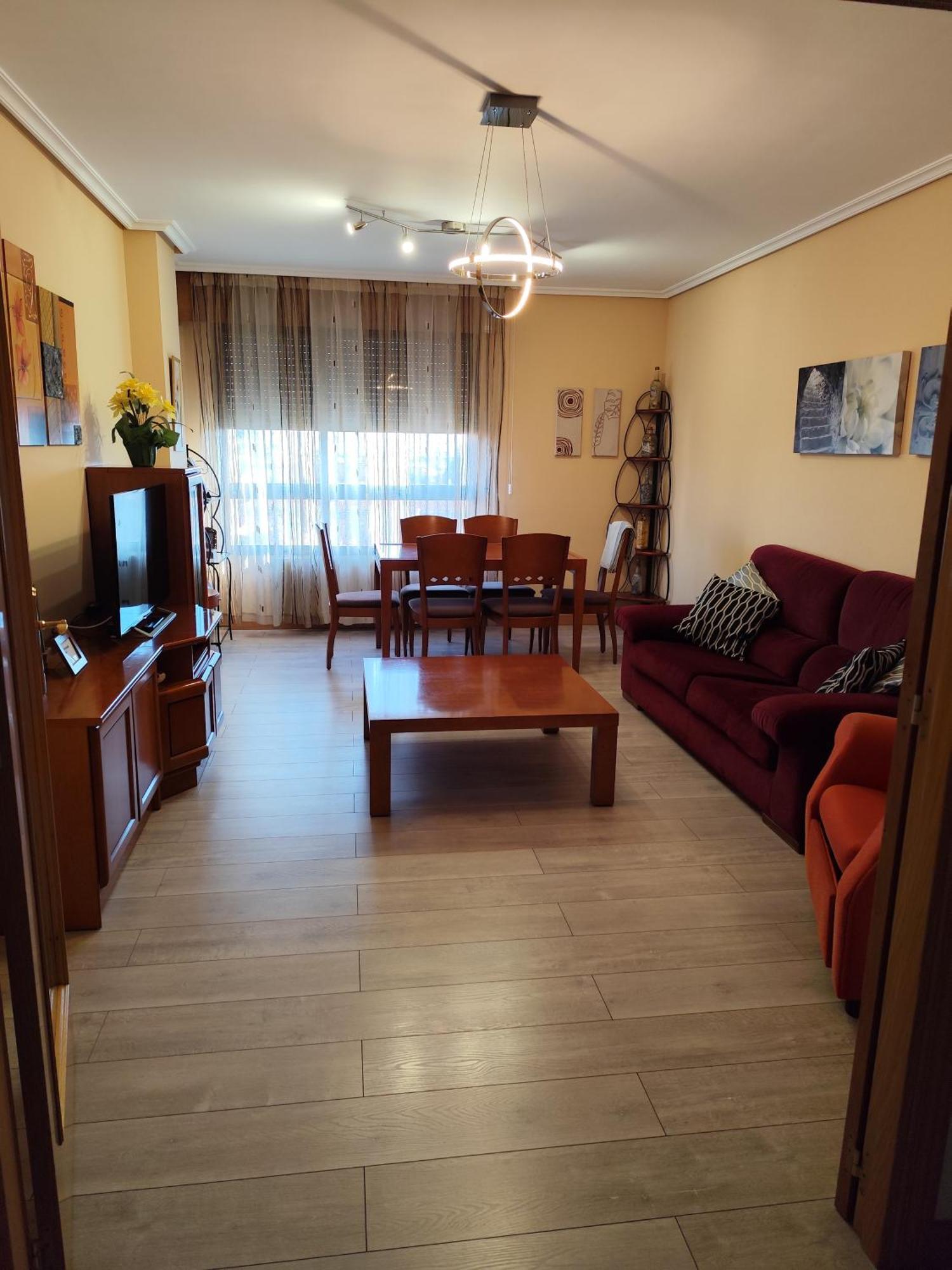 piso de tres dormitorios con garaje y todos los servicios cerca Burgo Exterior foto